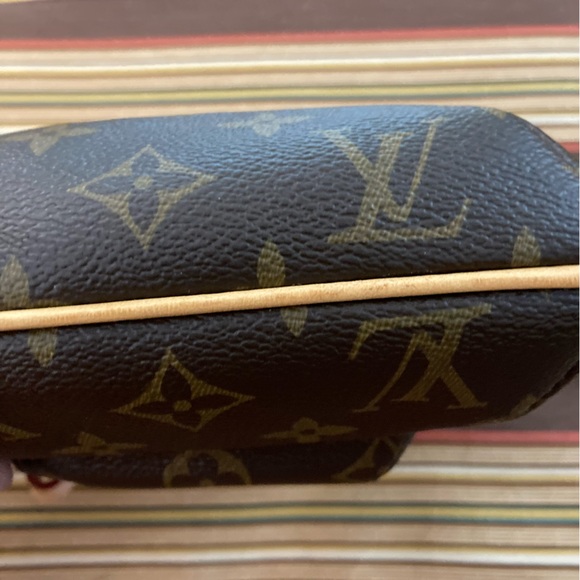 Louis Vuitton Monogram Partition Wristlet/Clutch - Picture 3 of 16